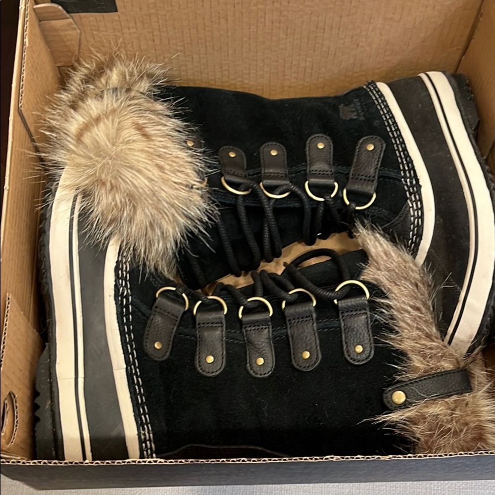 Sorel Black Winter Boots with Faux Fur